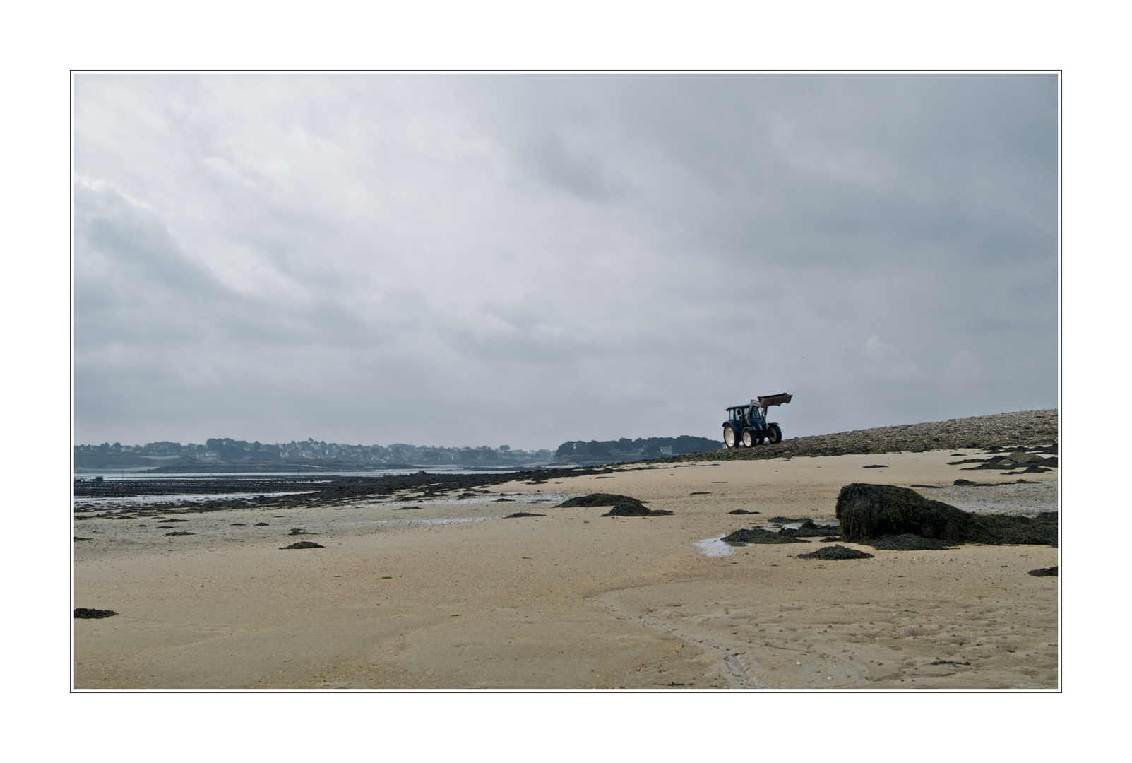 L'aber Wrac'h, le tracteur bleu