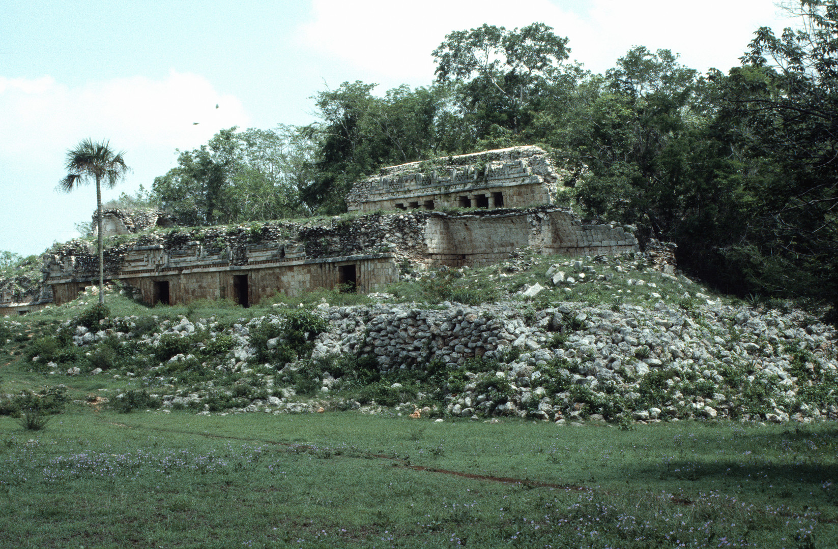 Labná, Ruine des Palastes