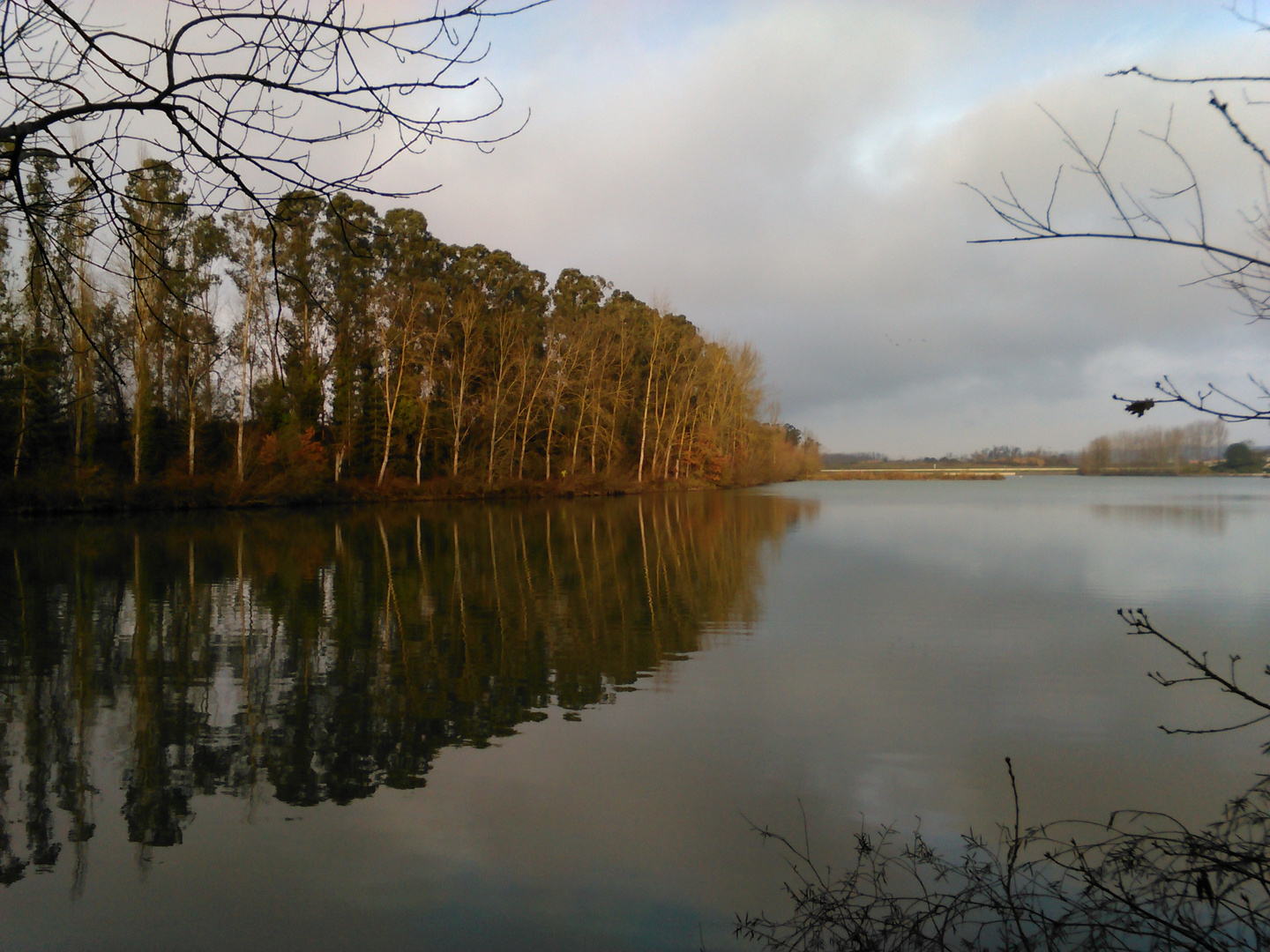 lac à la tombée du jour