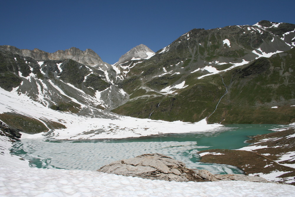 lac au printemps