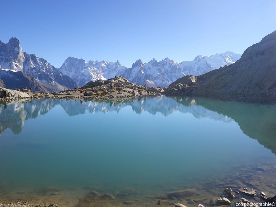 Lac Blanc face aux Aiguilles Rouges, massif du Mont Blanc, Haute Savoie 