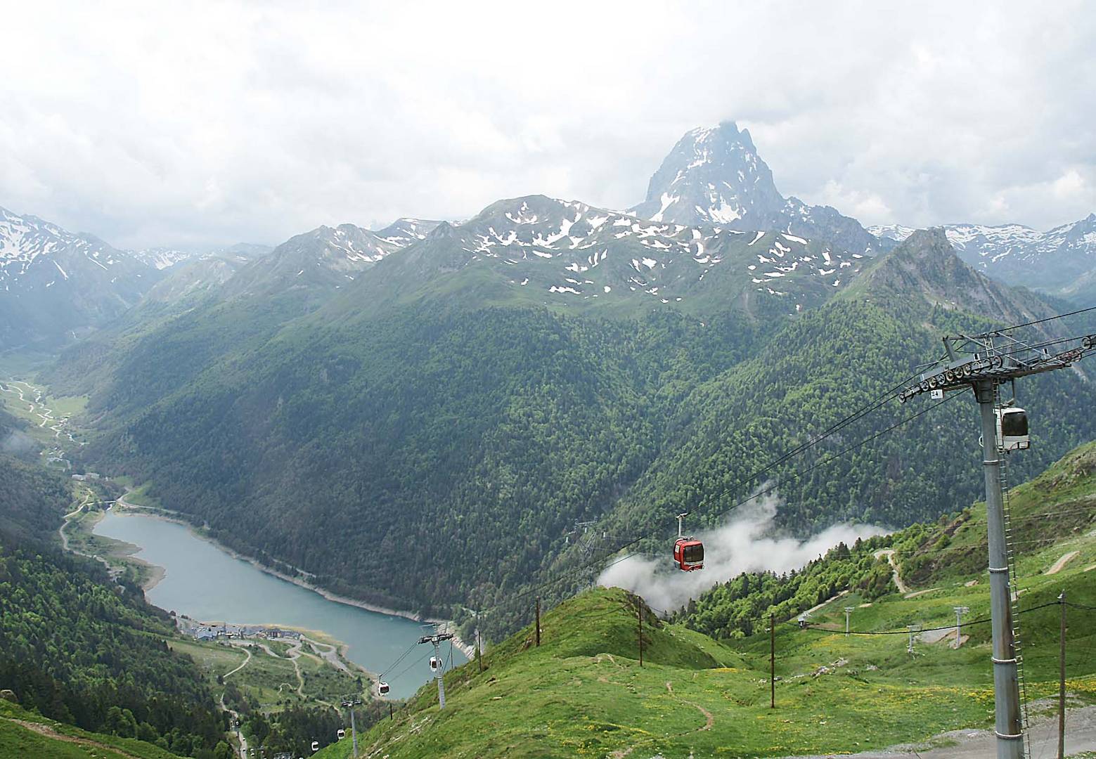 Lac de Fabrèges et Pic du Midi d'Ossau