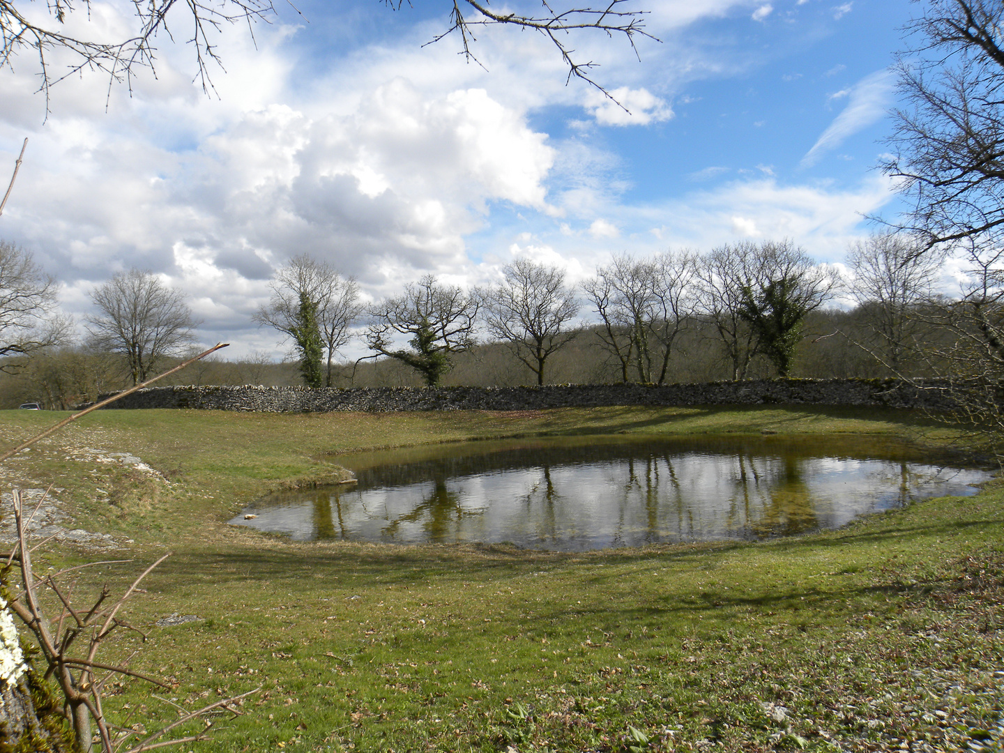 LAC DE MEGE COMMUNE DU BASTIT 46500