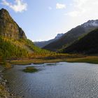 Lac de montagne à l'automne