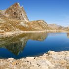 Lac de montagne en automne