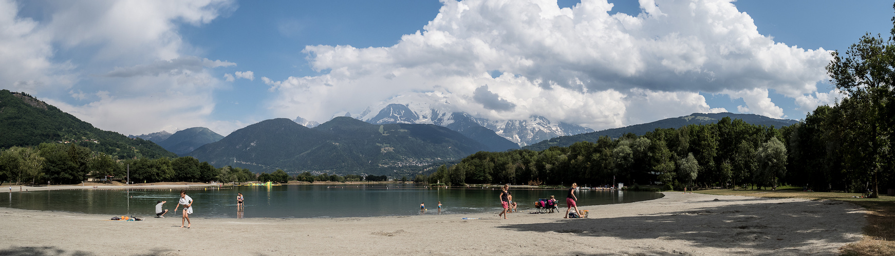 Lac de Passy face au Mont Blanc