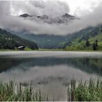 lac de tueda , meribel par temps nuageux