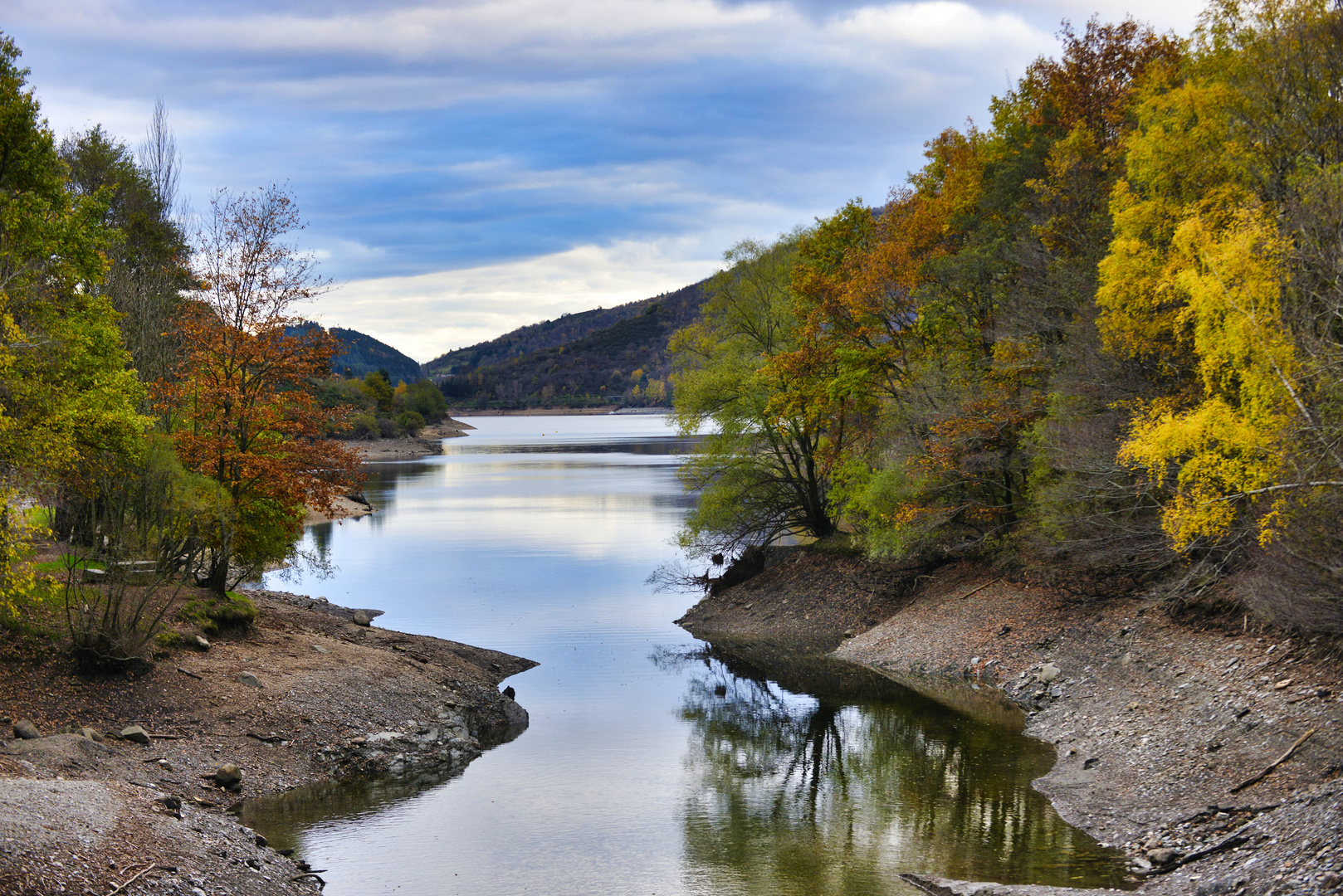 Lac de Villefort (lozère 48 )