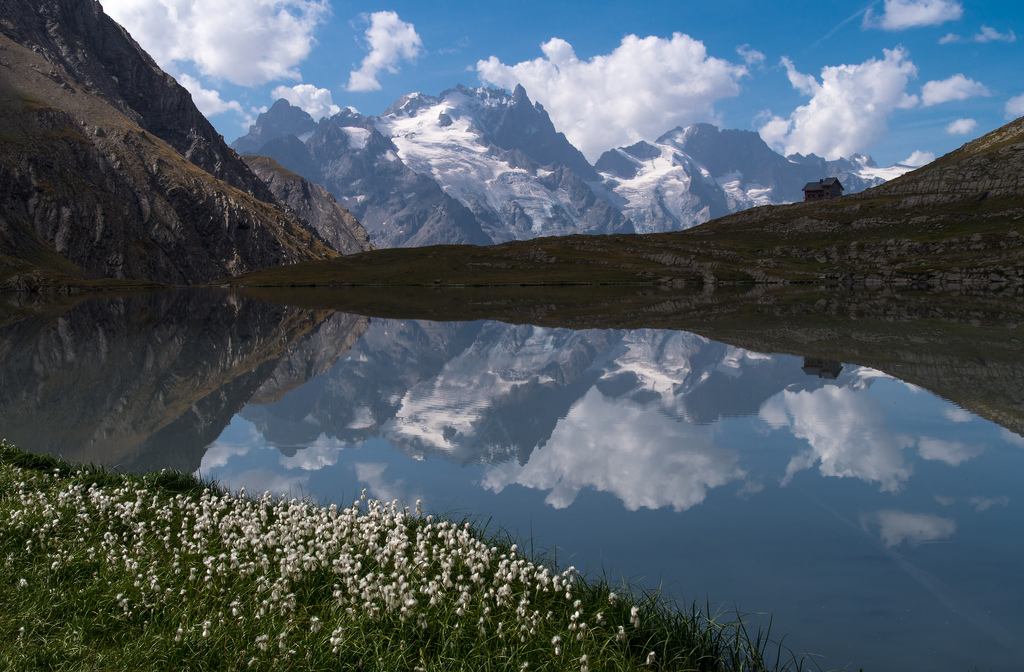 Lac du Goléon et massif de la Meije