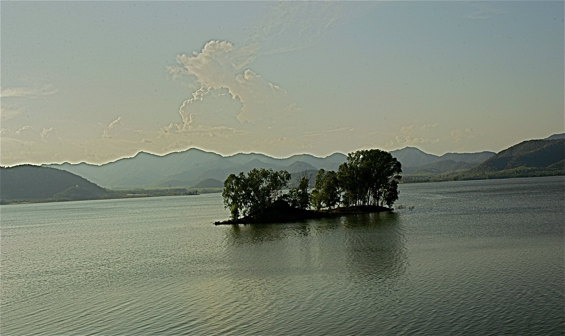 Lac - Mae Prachan Dam en fin de journée...