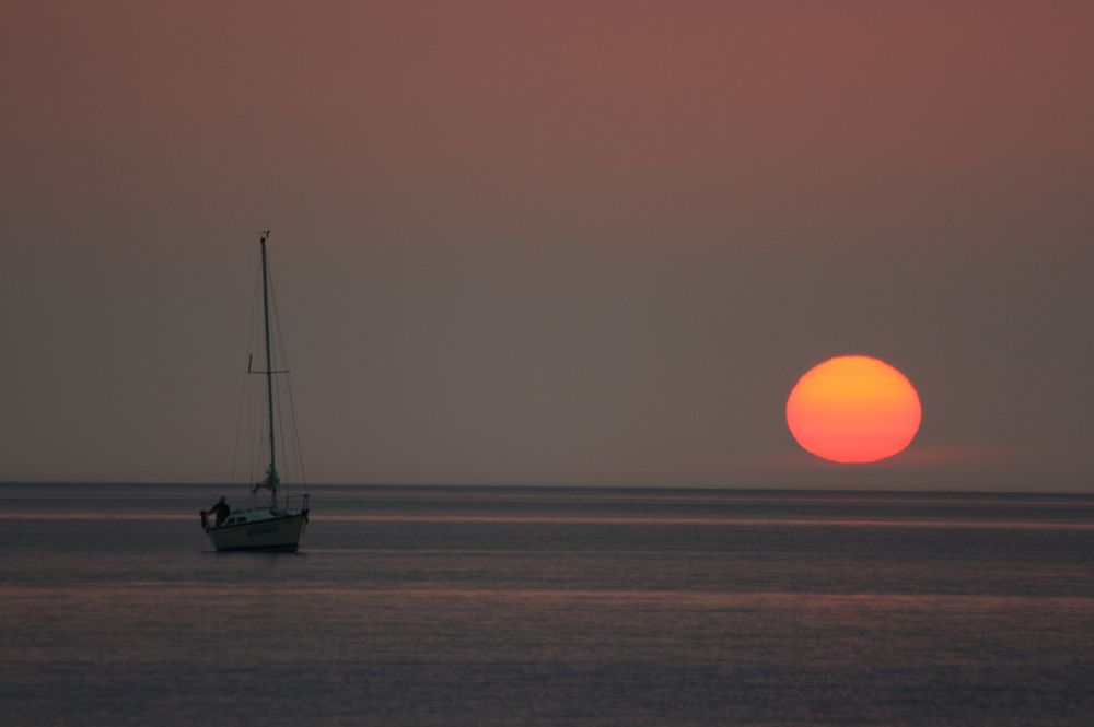 lac st-jean sailboat sunset