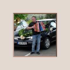 L'accordéon • Schloss Bogensperk in Puce