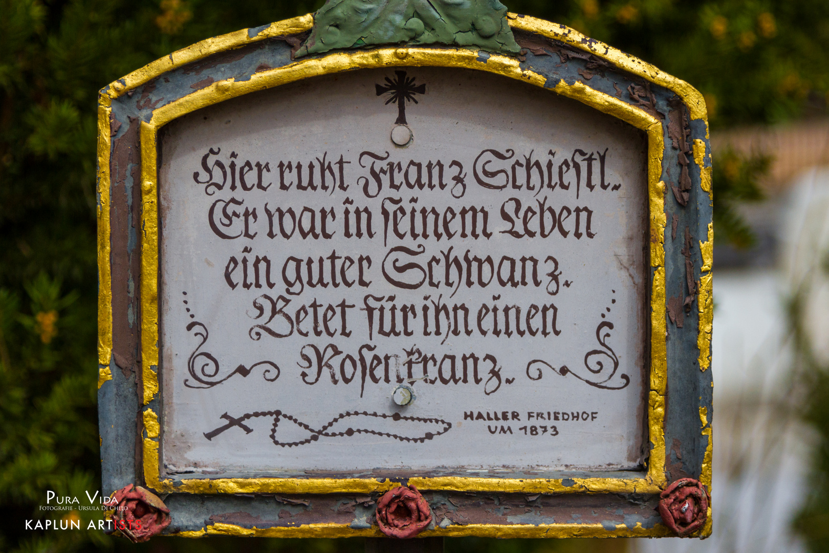 Lachen auf dem Friedhof