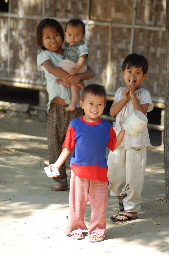 Lachende Gesichter sagen mehr als hundert Worte - Bagan / Myanmar