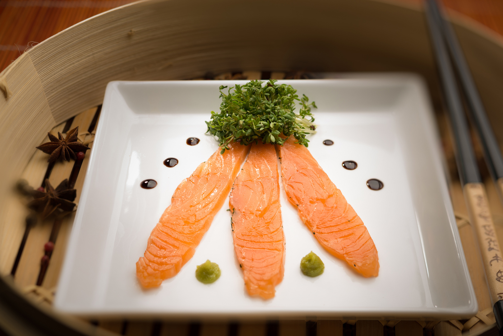 Lachs-Sashimi mit Wasabi