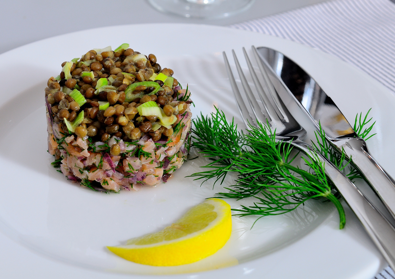 Lachs-Tartar mit Linsen