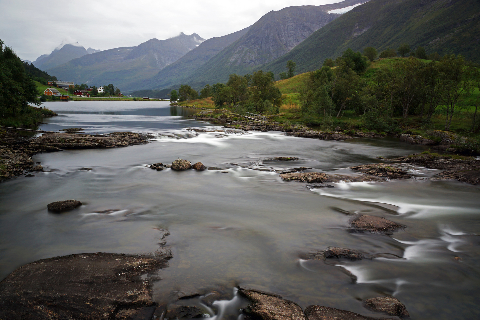 Lachsfluss in Straumgjerde, Norwegen