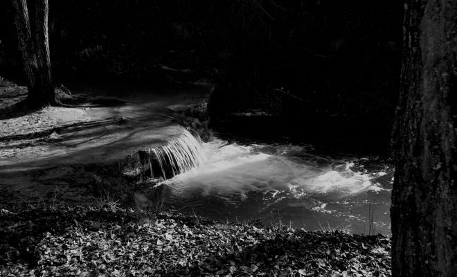 ...l'acqua scorre ..come...