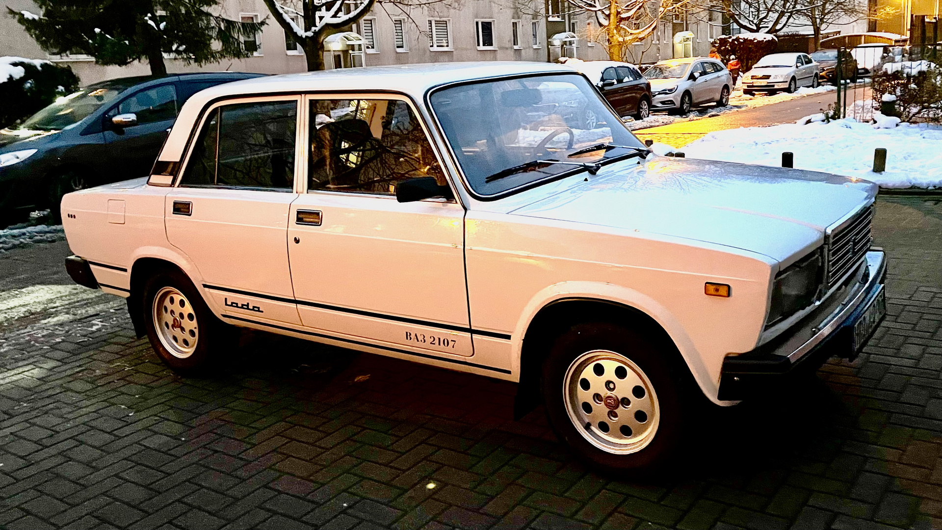 Lada 2107- heute auf der Gassirunde gesehen ...