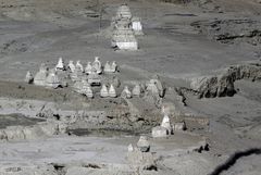 Ladakh: a bunch of Tschörten / Stupas