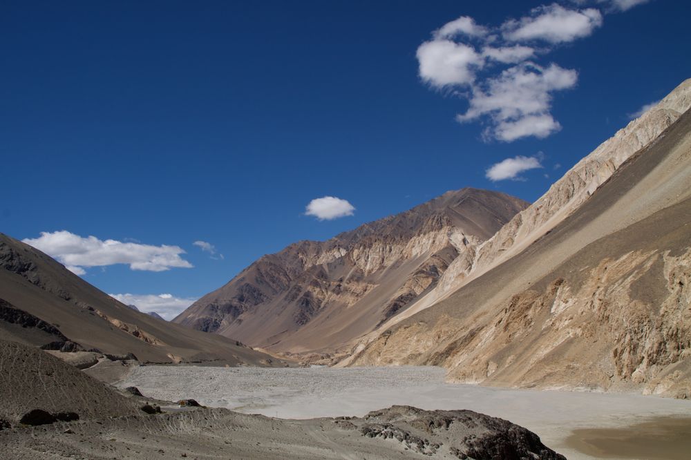 Ladakh - above Pangong by Claudia Henzler 