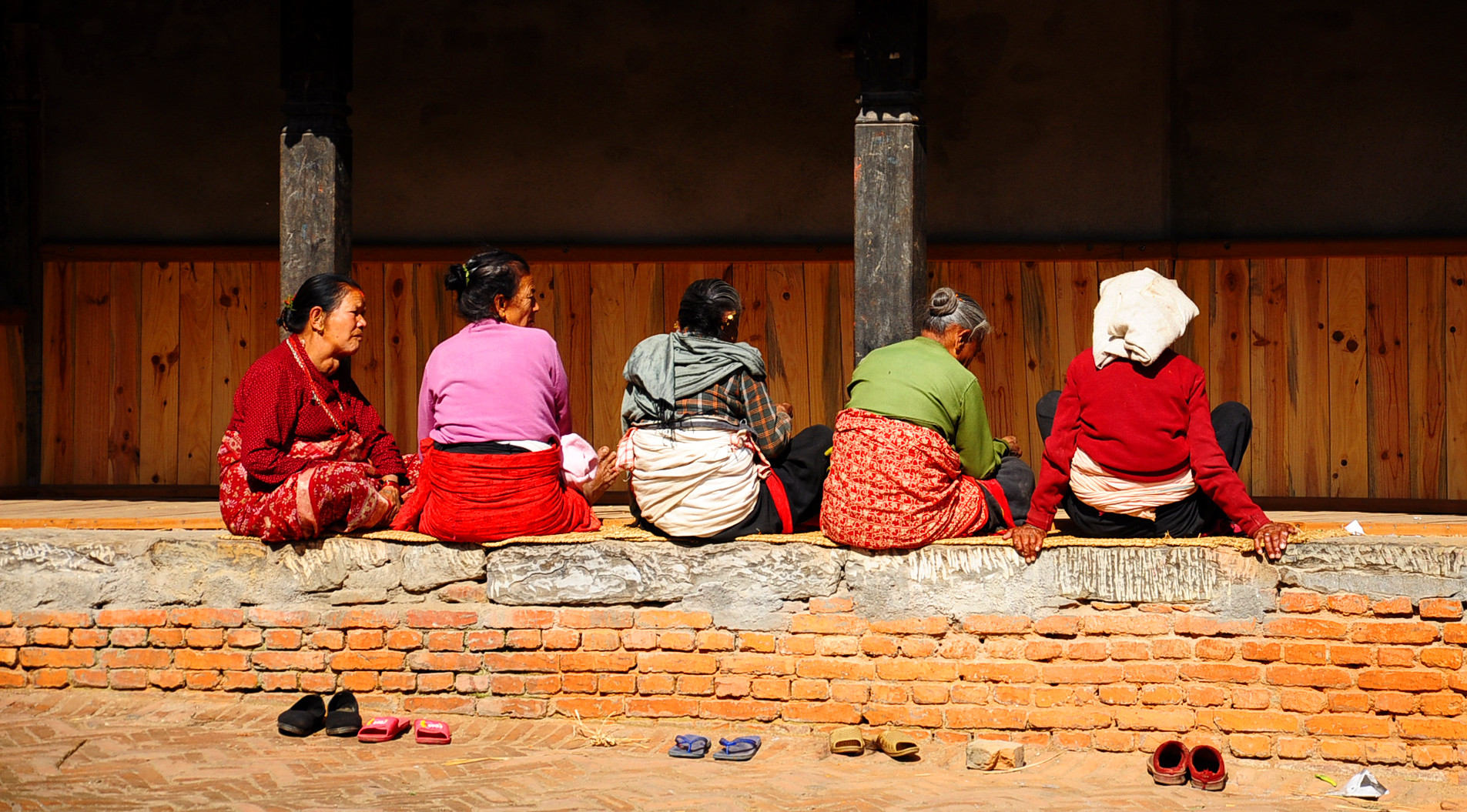 ladies in bhaktapur