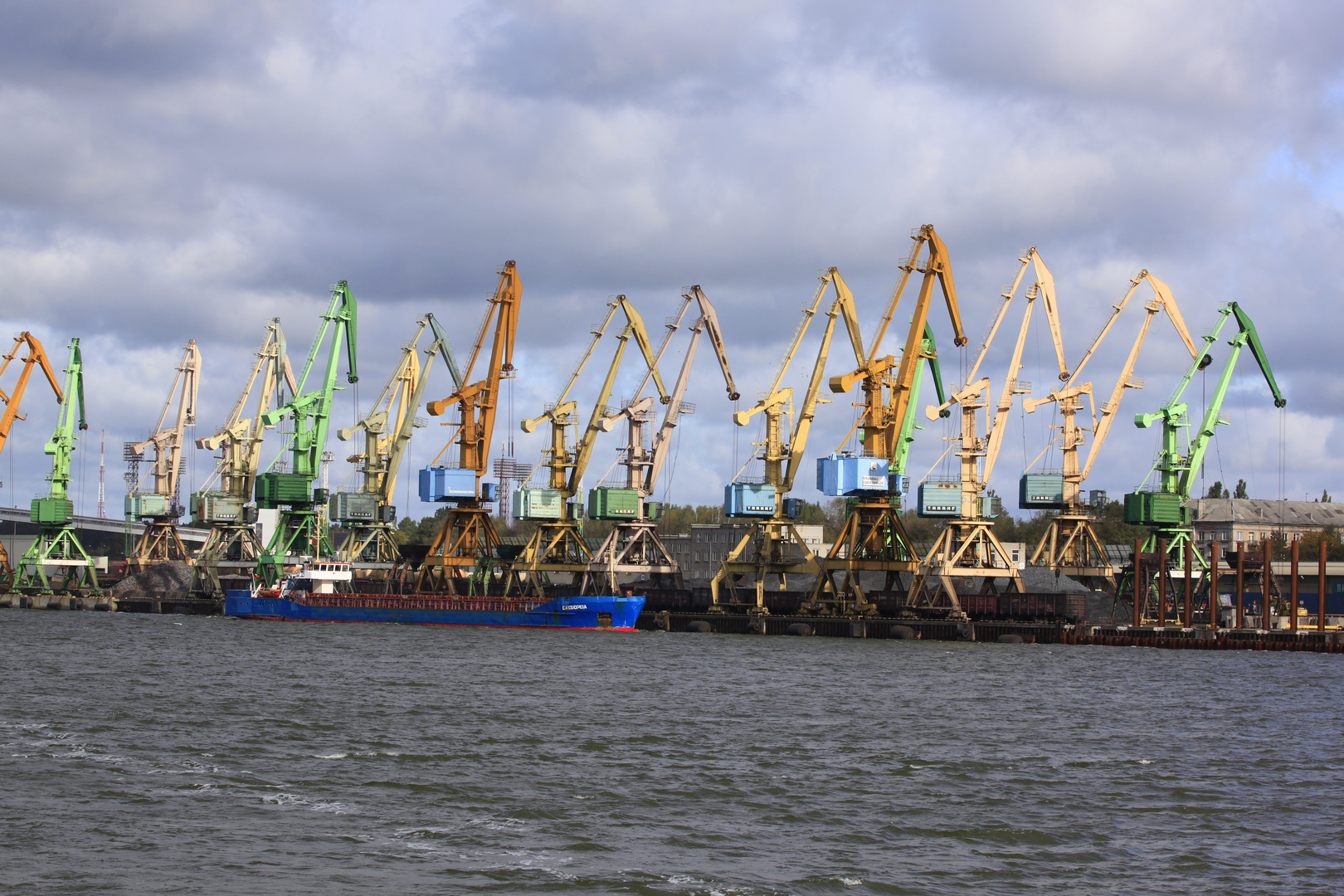 Ladungskräne im Hafen von Klaipeda