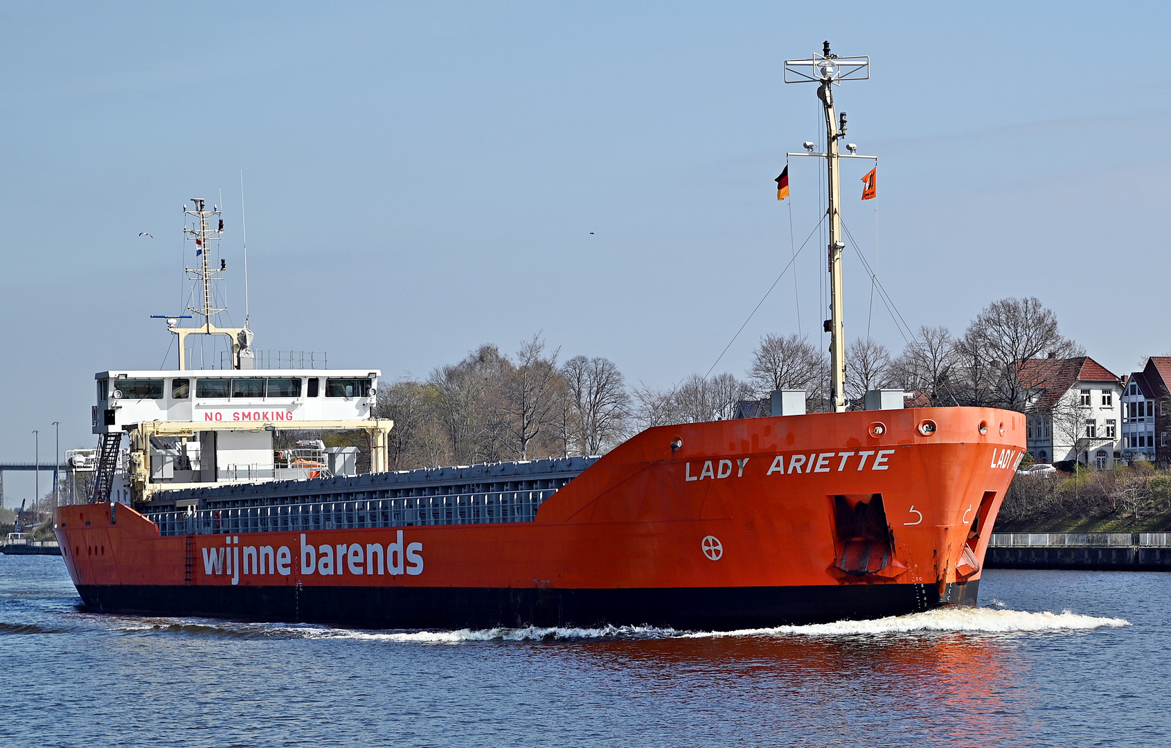 Lady Ariette im Nord-Ostsee-Kanal