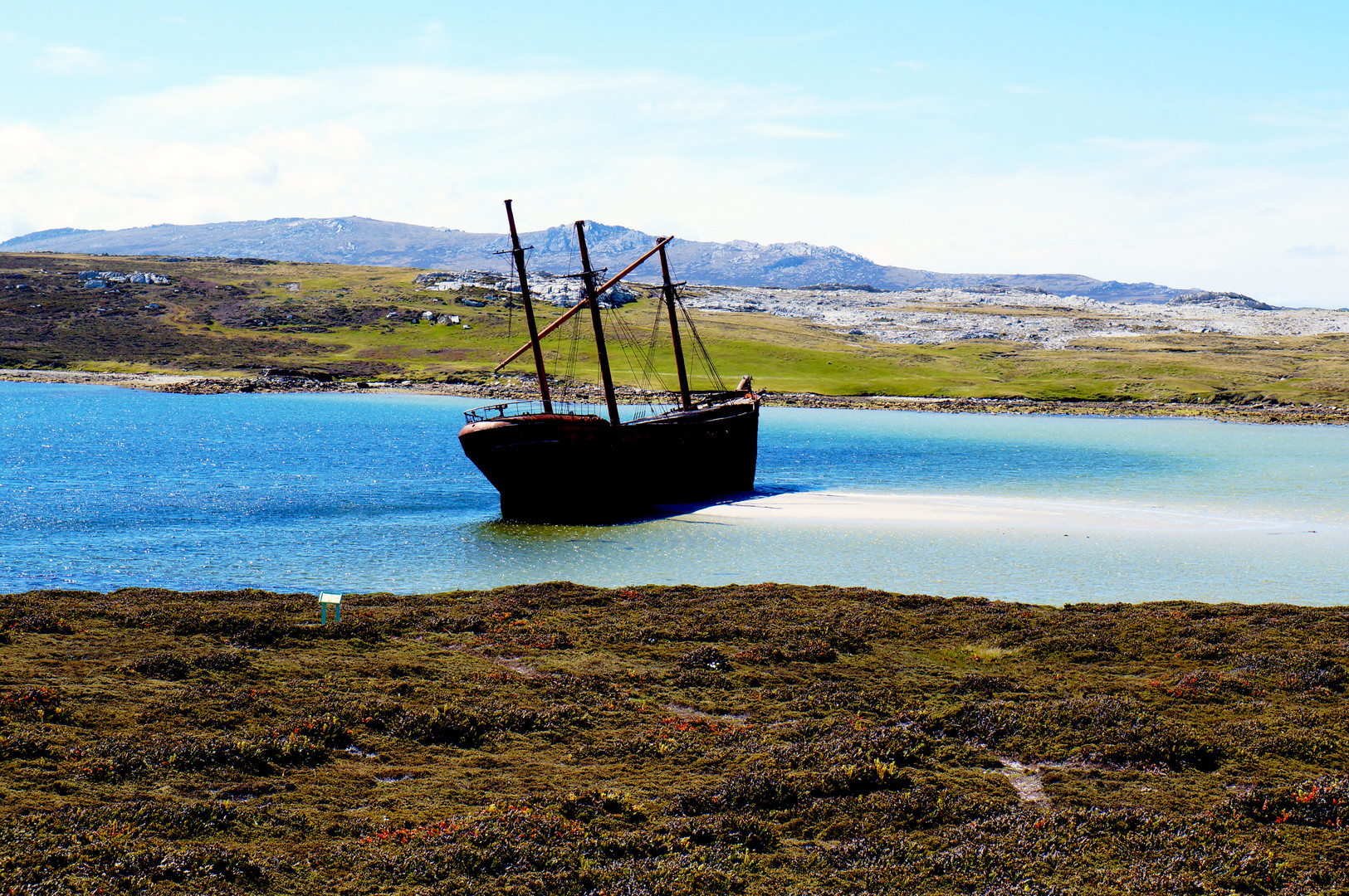 Lady Elizabeth im Stanley Harbour, Falkland-Inseln