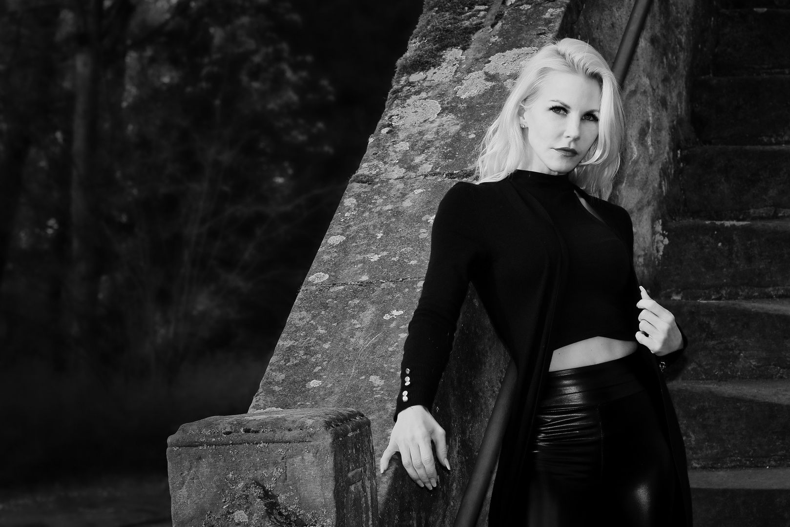 Lady in black... Foto & Bild fashion, outdoor, frauen Bilder auf