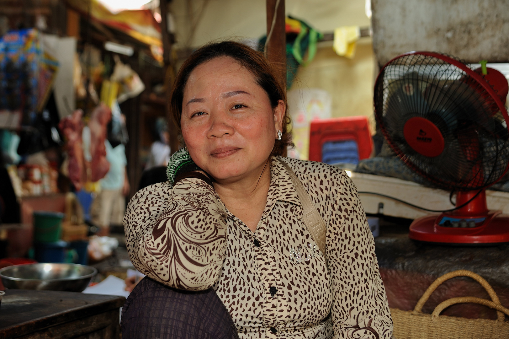 Lady in Kandal Market 02