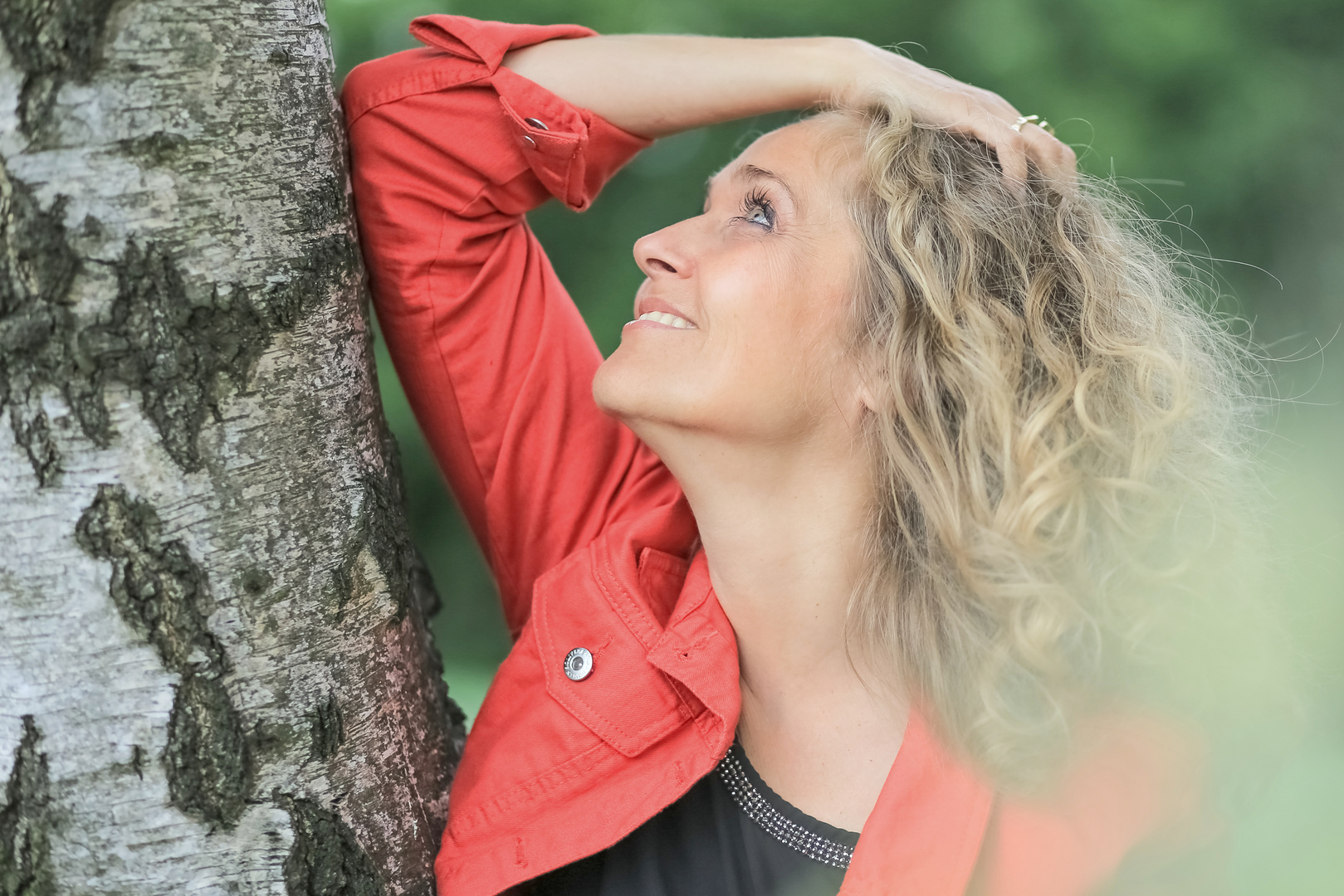 Lady in Red Foto & Bild sommer, outdoor, baum Bilder auf
