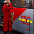 Lady in TEC-red...