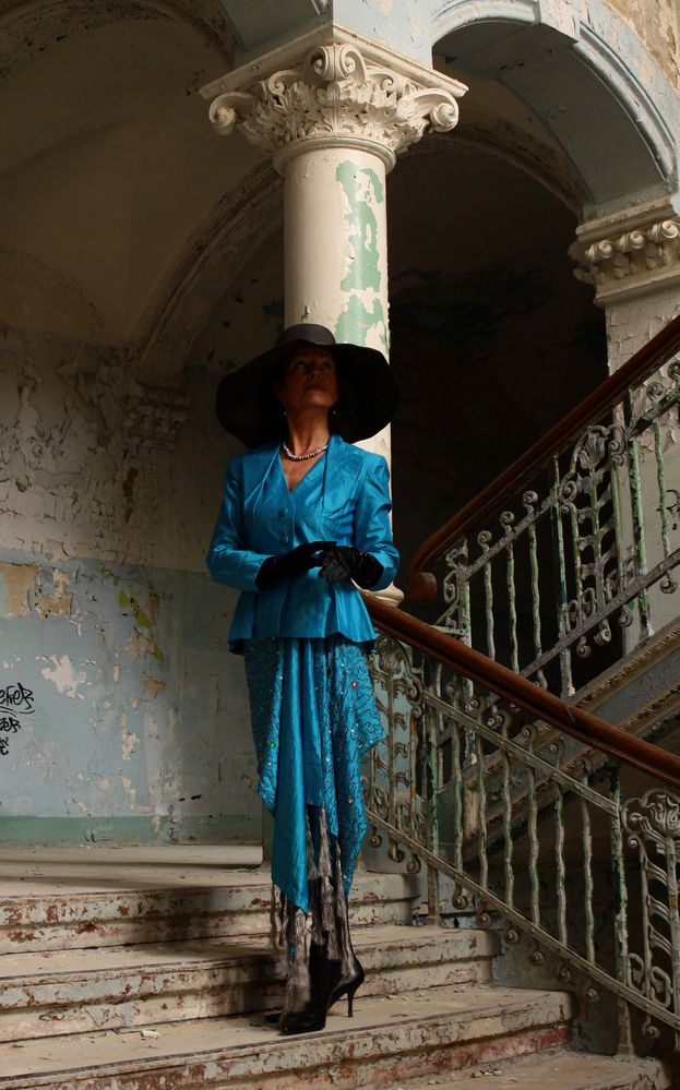 lady in turquoise 1