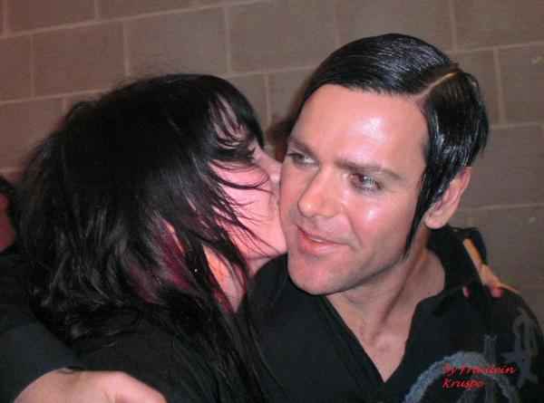 Lady küsst Richard Kruspe von Rammstein