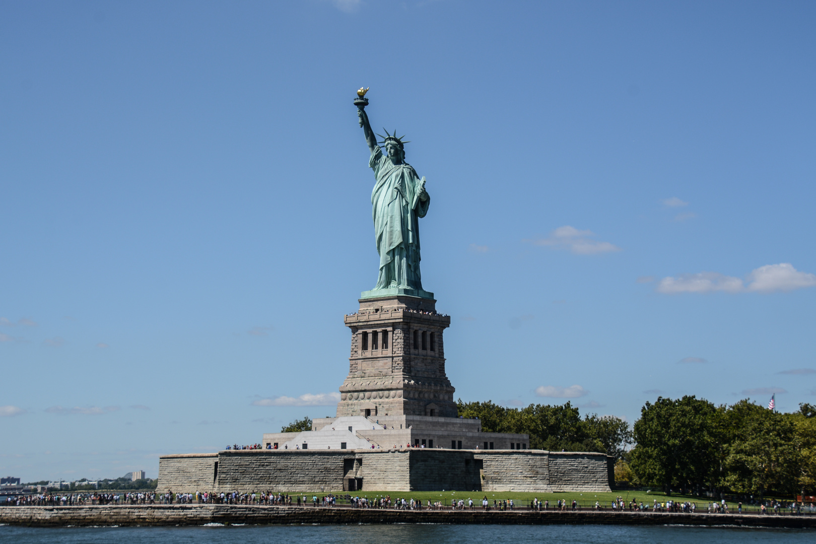 Lady Liberty - und alle wollen noch bis in die Krone.