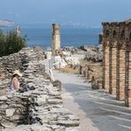 Lady mit Hut - Grotte di Catullo