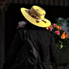 Lady mit Hut und Rosen