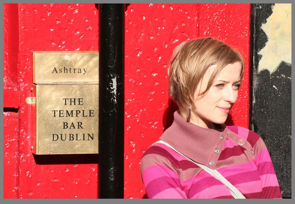 Lady outside the temple bar