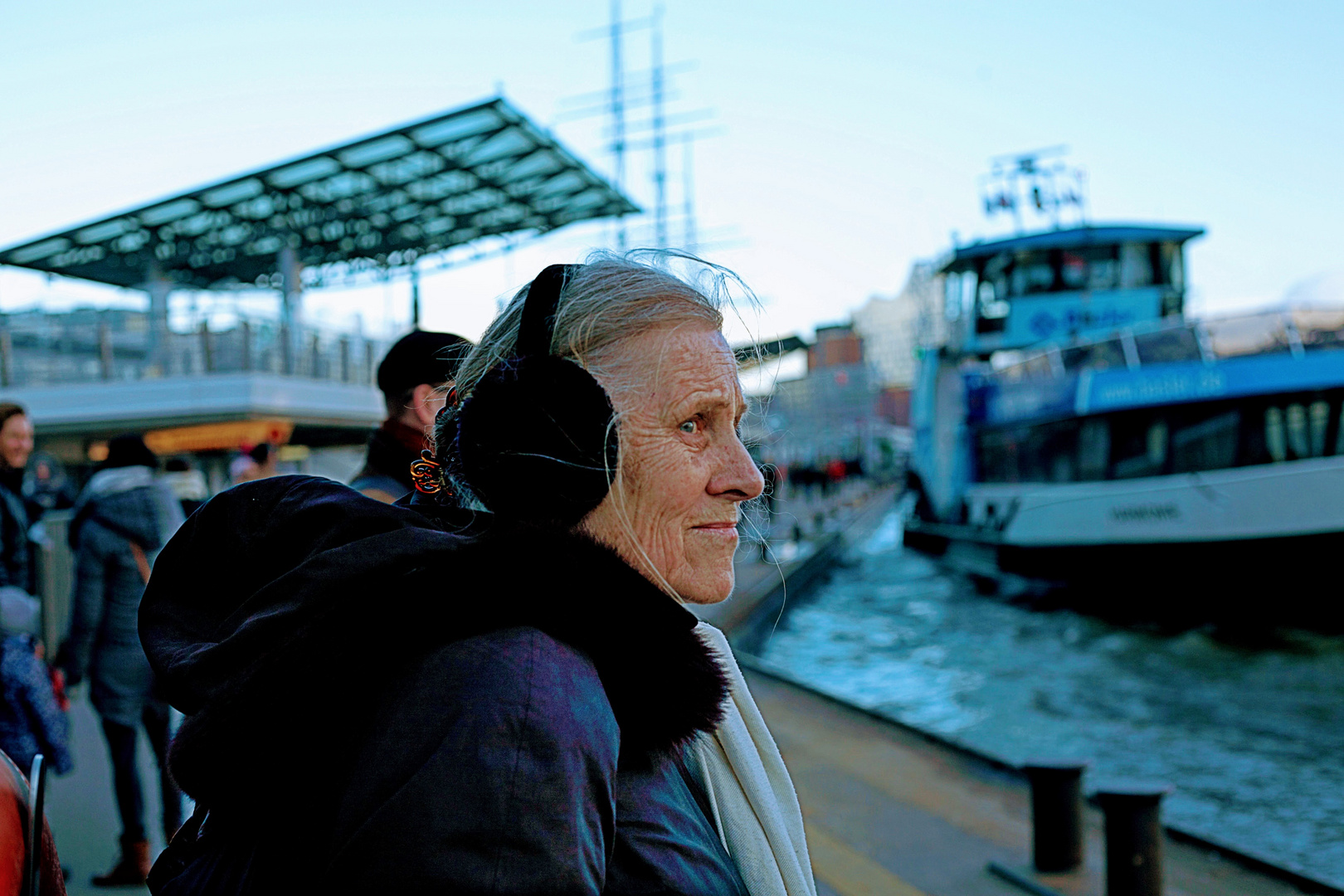 Lady, Waiting For the Ferry Boat (Hamburg, February 2017)