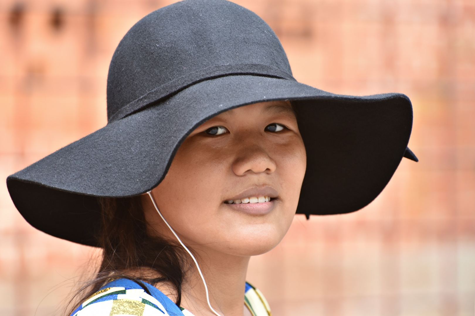 lady with hat 01