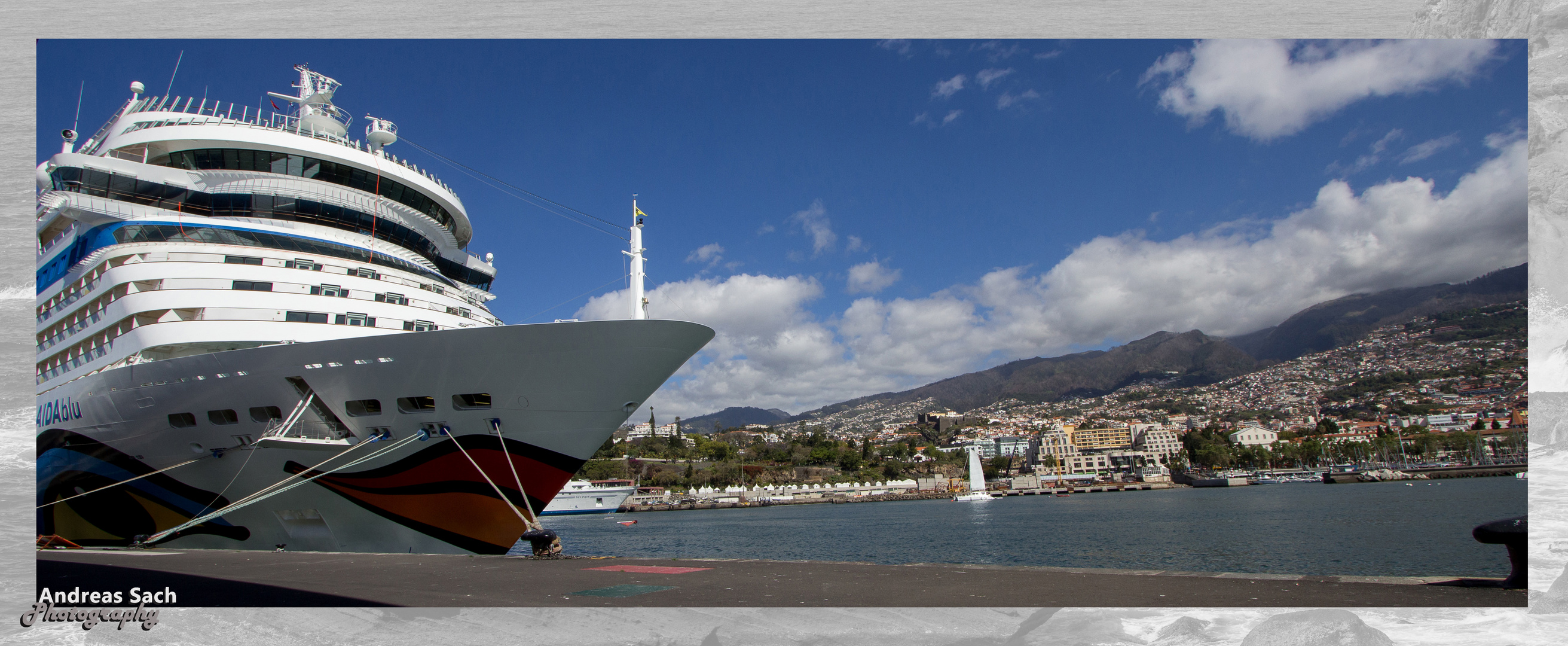 Lächelndes Traumschiff in Funchal