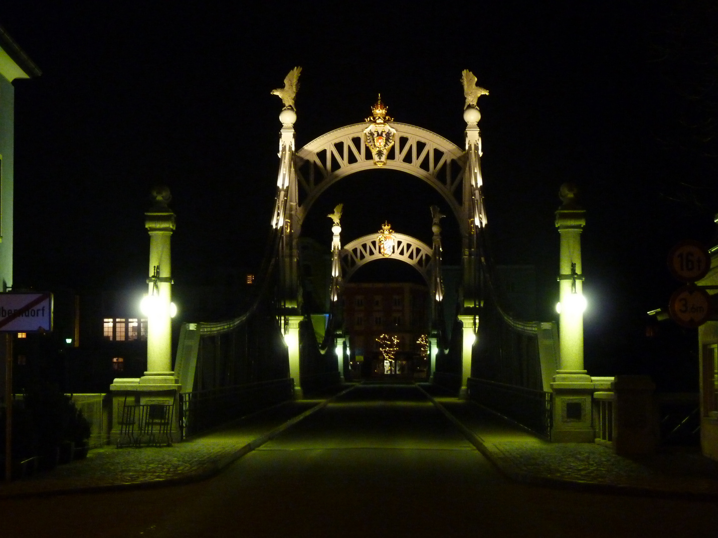 Länderbrücke Laufen - Oberndorf bei Nacht