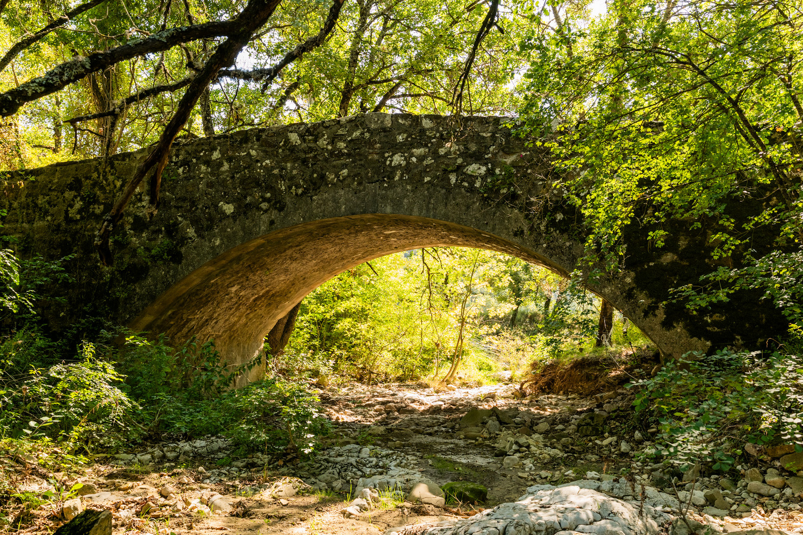 Ländliche Brücke von 1781 in der Provence 