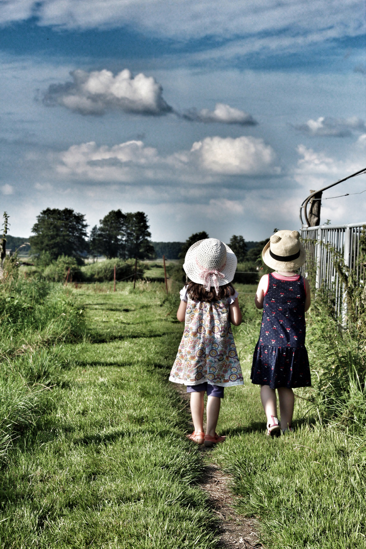 Ländliche Idylle mit Damen