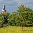 Ländliche Idylle mit dem Kirchtum von Erkner