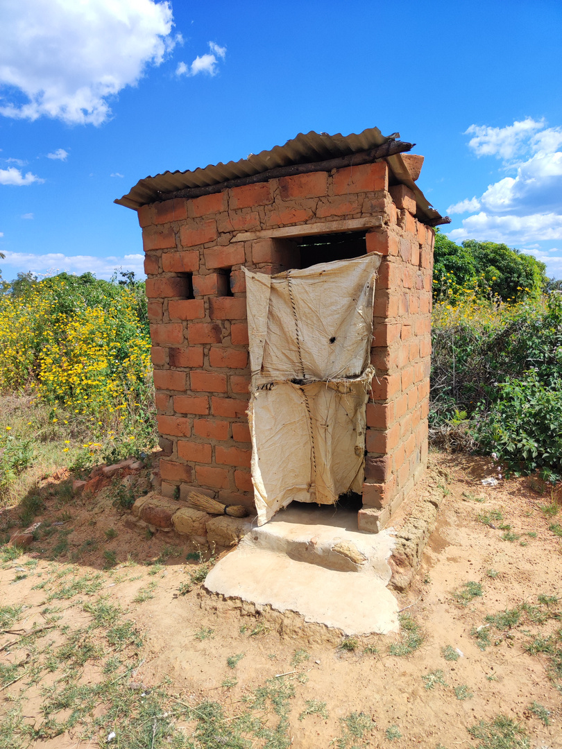 Ländliche Toilette in Zambia