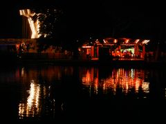 Ländliches Volksfest bei Nacht