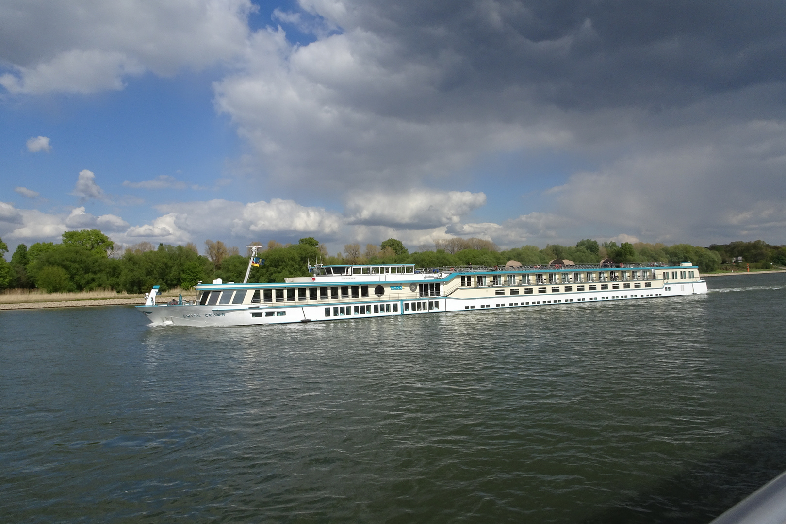 Länge läuft ... Rhein bei Köln