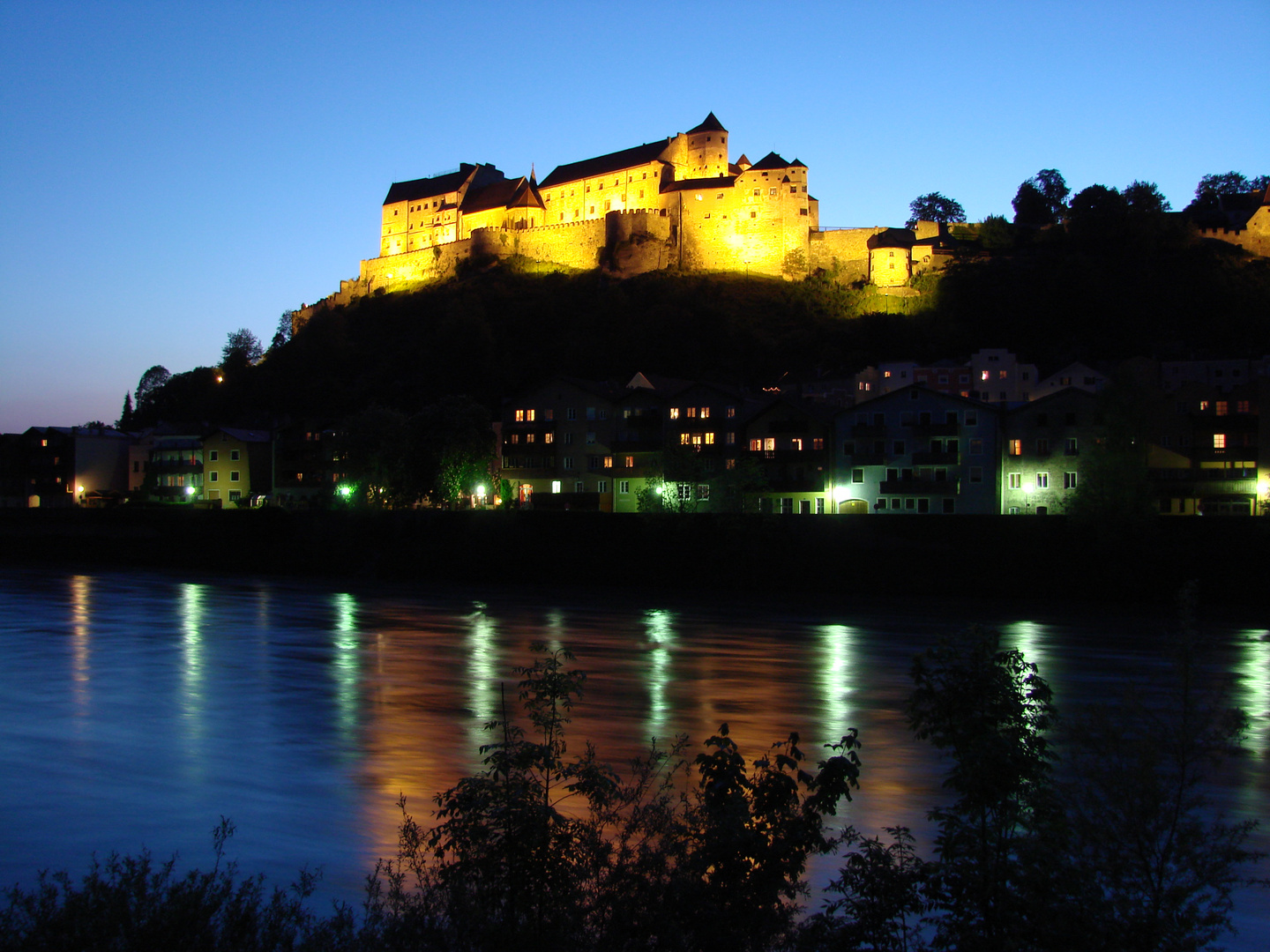 Längste Burg Europas - bei Nacht